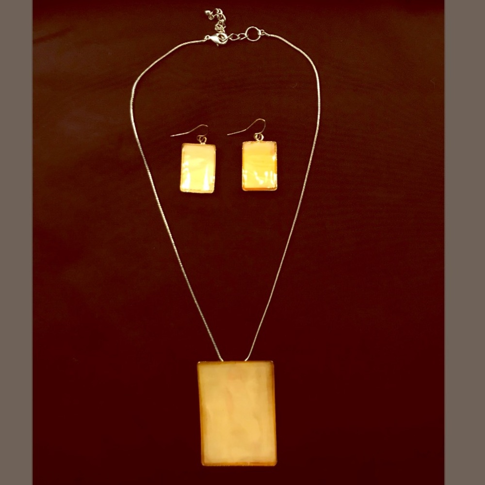 Earring and necklace set ✨⭐️